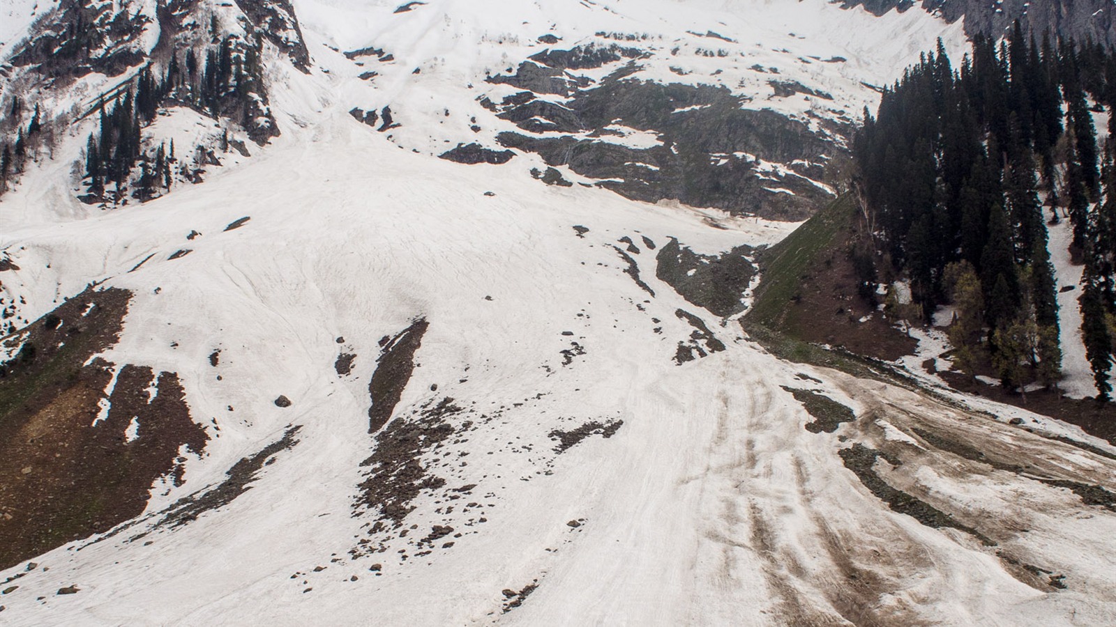 Grand Kashmir & Sonamarg (8D/7N) - Ghumo Firoo Travels