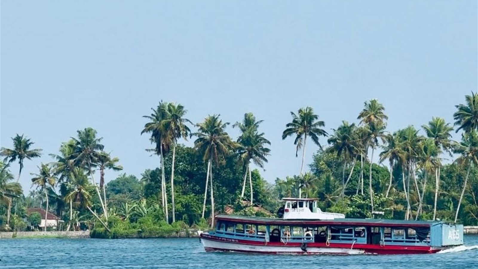 Munnar Tea Hills & Alleppey Houseboat (4D/3N) - Ghumo Firoo Travels